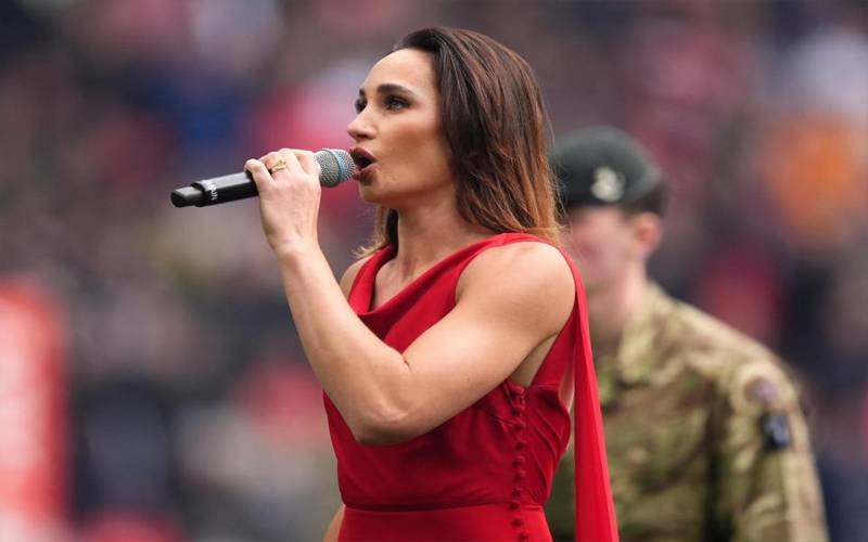 British actress sings Pakistan's national anthem