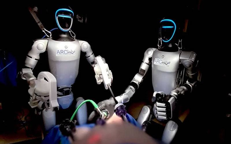 Robots perform surgery.