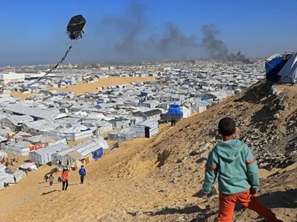 Gaza children kite flying