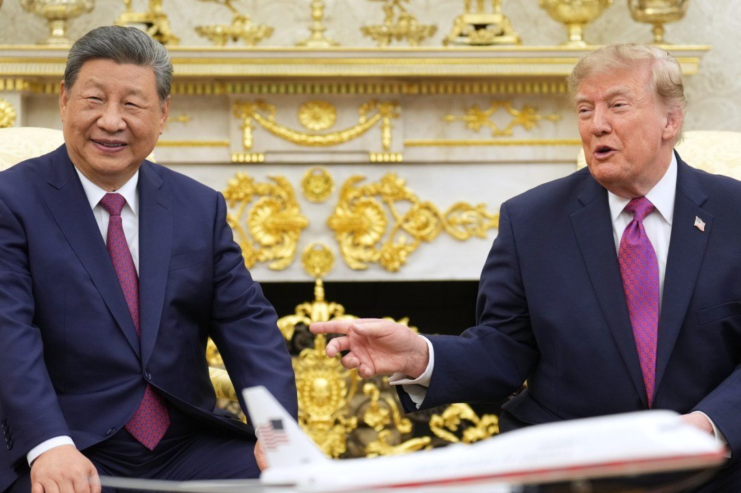 US President Donald Trump with his Chinese counterpart (file)