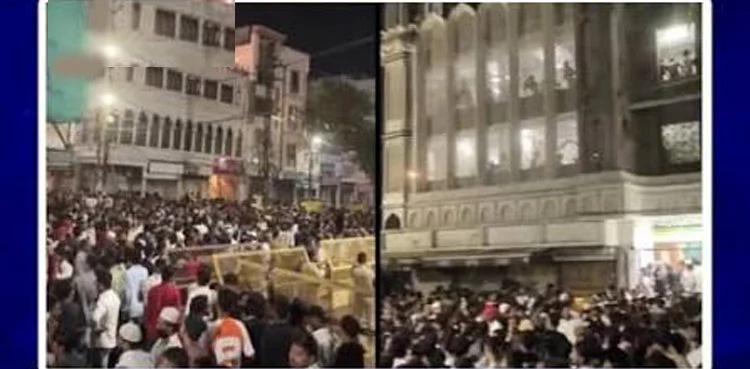 Indian Muslims gather to protect mosque