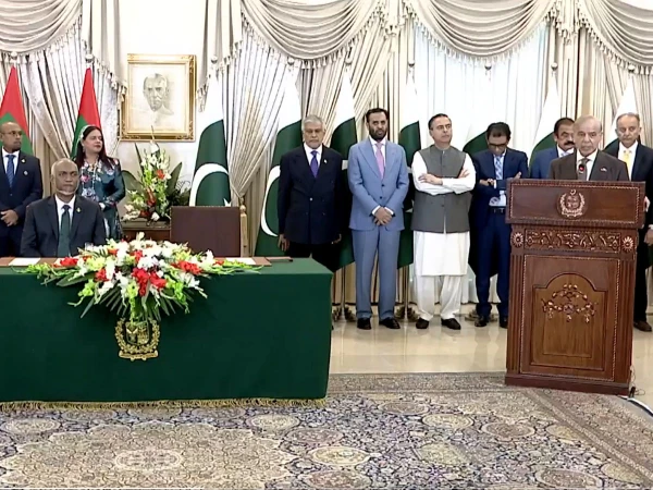 Officials from Pakistan and Maldives at the MoU inking ceremony in Islamabad