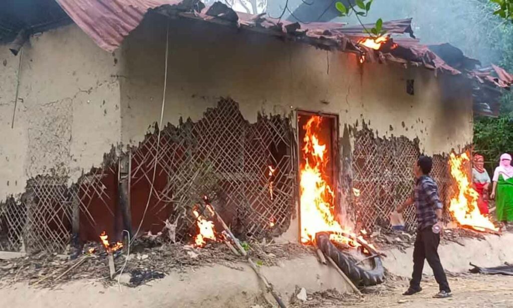Women torch house of sexual assault case in India