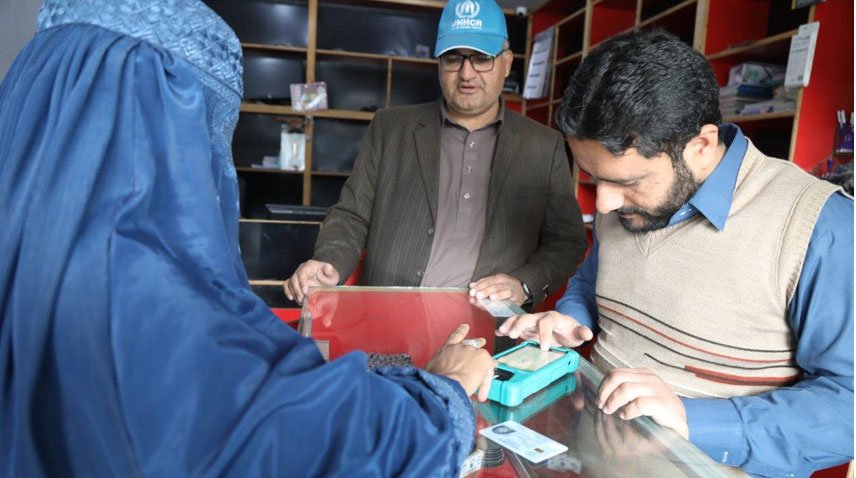 UN agency disburses cash assistance among Afghan refugees
