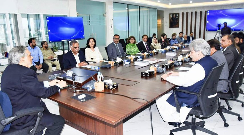 FBR lauded for collecting over Rs7,000 bn taxes