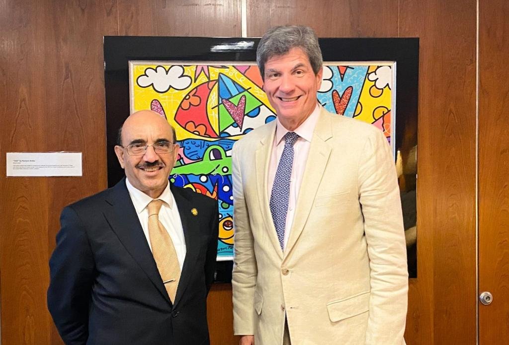 Envoy, US official discuss economic partnership between Pakistan & America