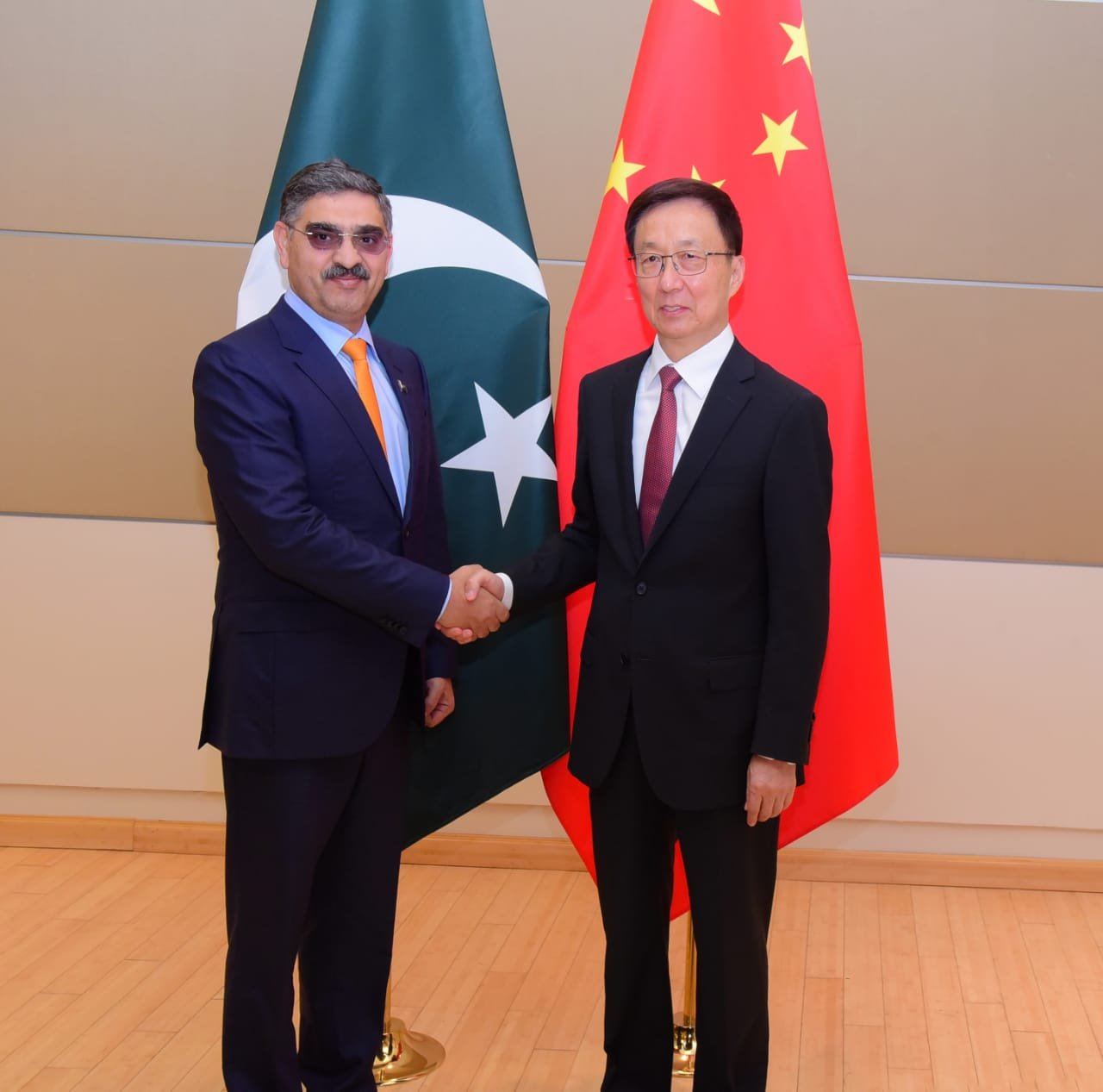Caretaker PM, Chinese VC discuss bilateral ties