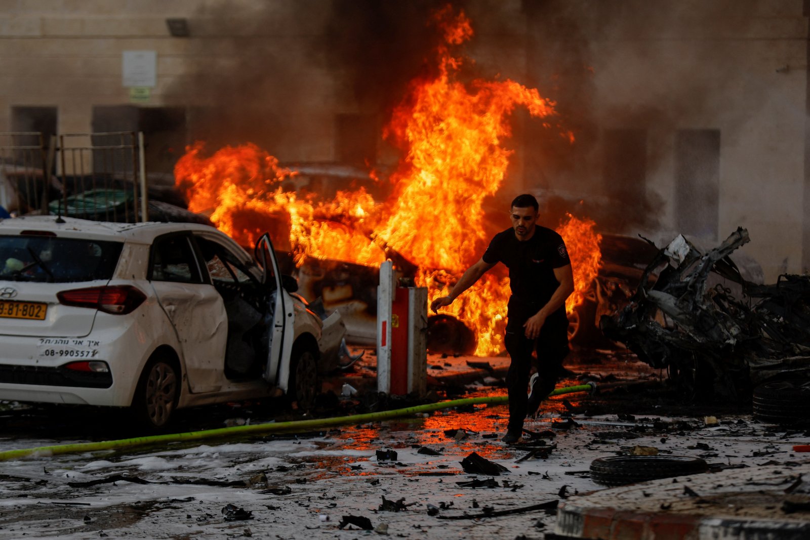 New escalation as Hamas rain thousands of rockets into Israel