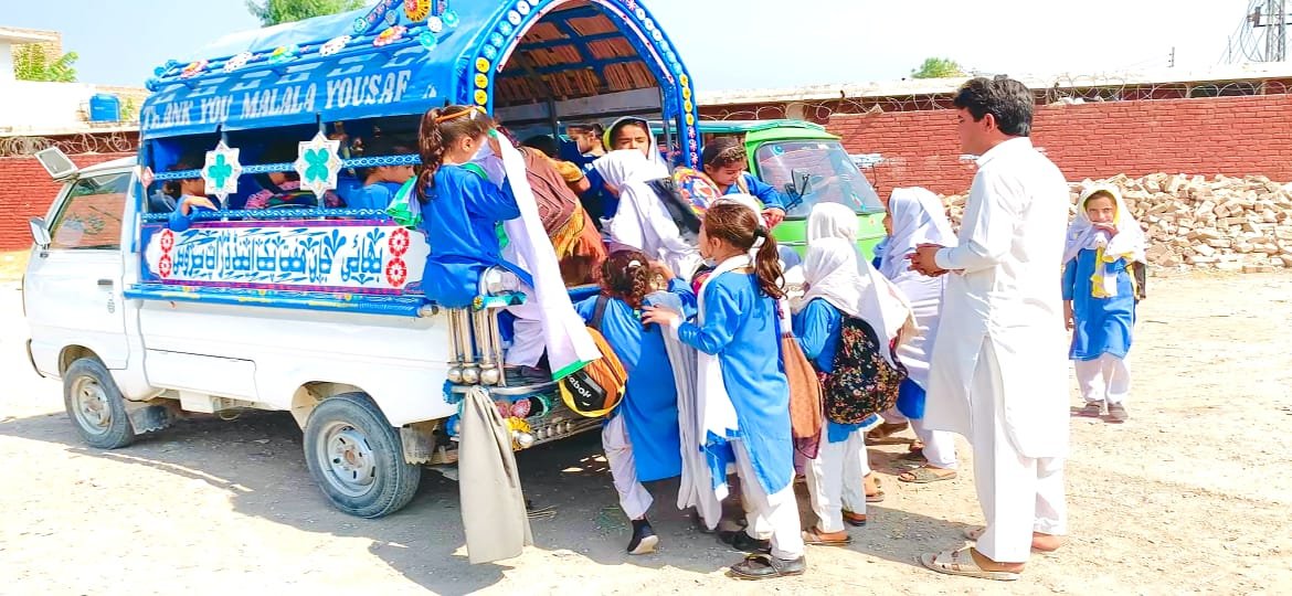 Ricksha driver's kind gesture promotes girl education