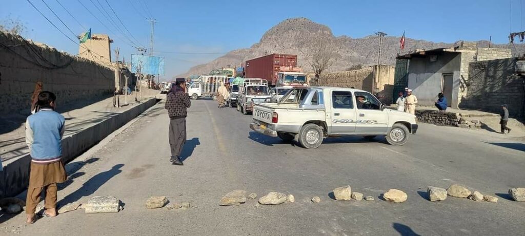 Pak-Afghan highway blocked for several hours by protesters