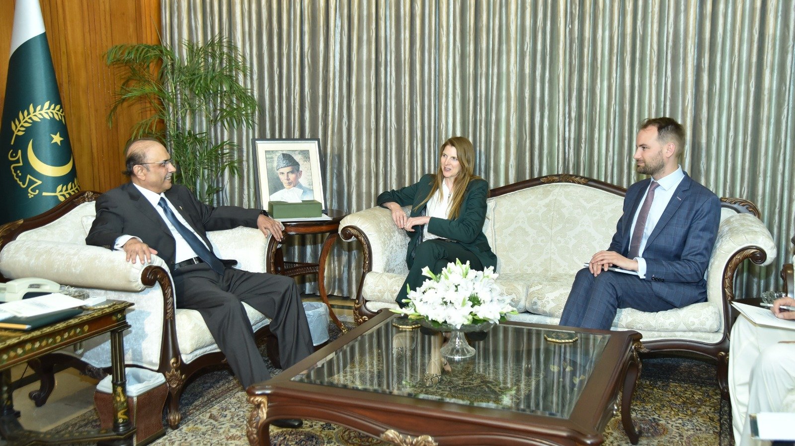 Zardari for enhanced economic ties between Pakistan, UK