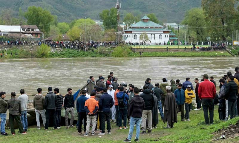 Boat capsizes in Srinagar, four dead, 19 missing