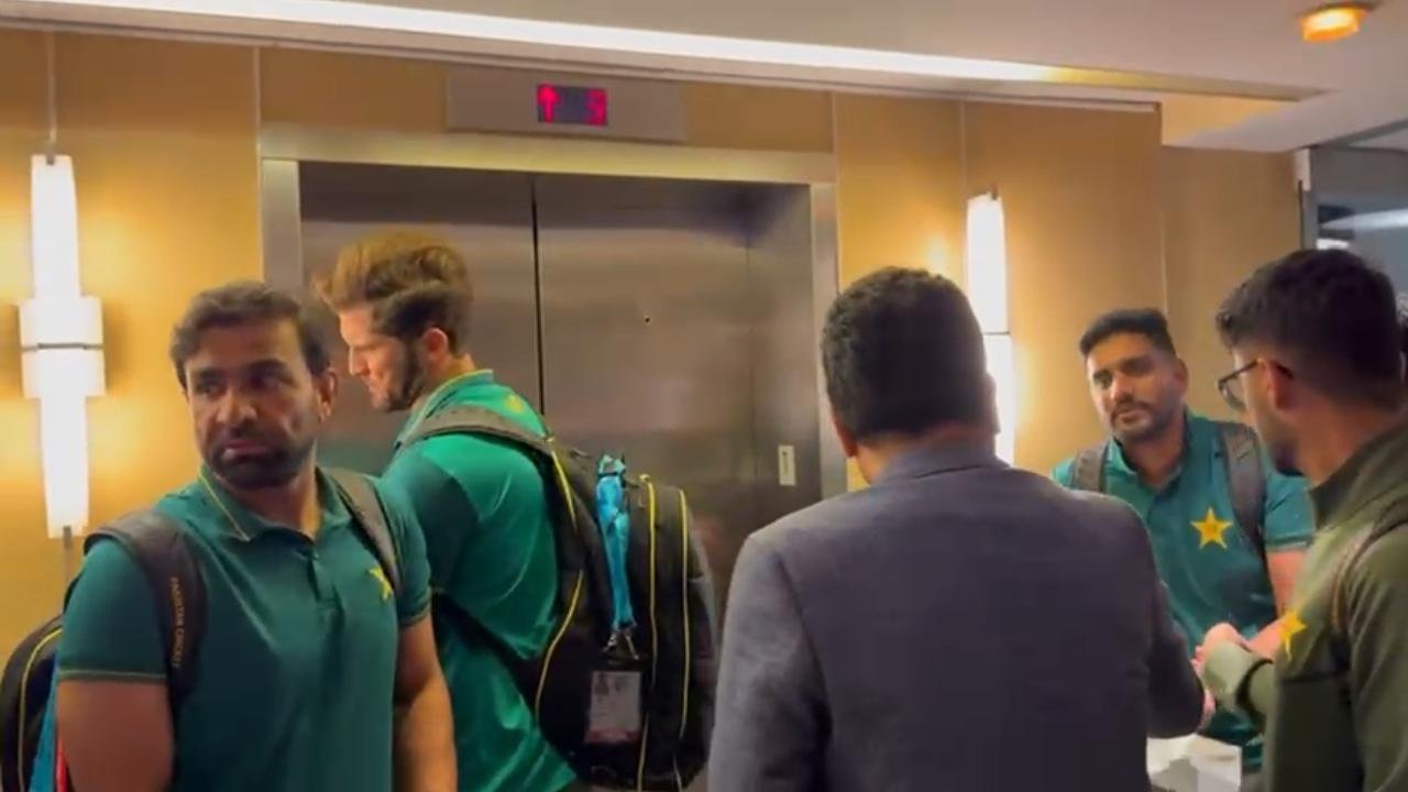 Pakistan's consul general receives cricket team in New York