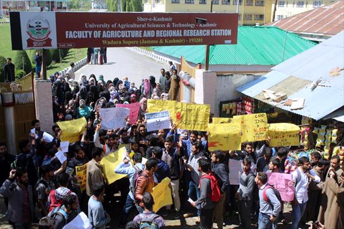 Jobless graduates in occupied Kashmir hold protest