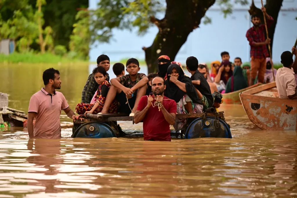 Pakistan offers help as Bangladesh hit by floods