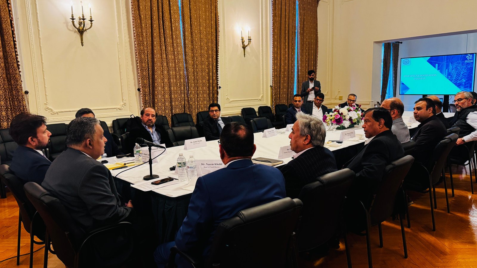 Ambassador highlights Pakistan's liberal investment policies
