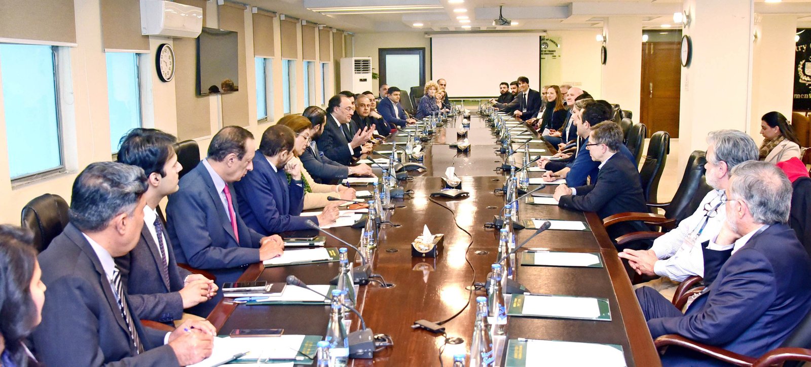 Foreign investors appreciate govt efforts to stabilize economy