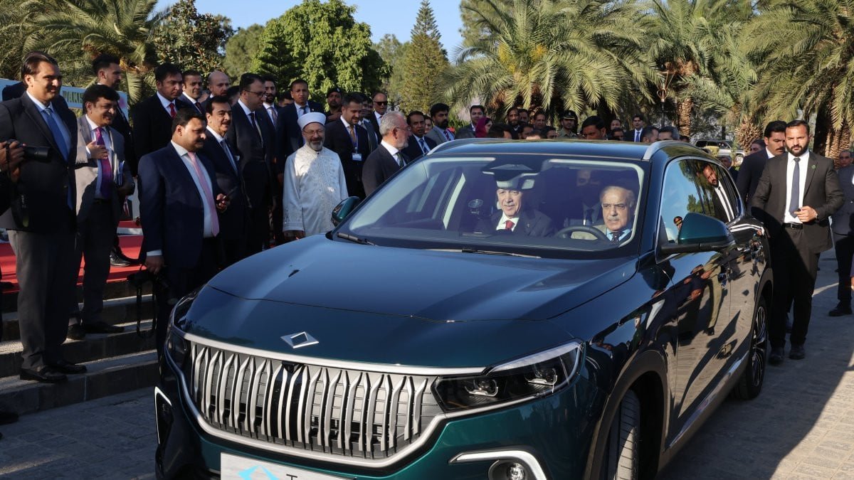 Erdogan gifts electric cars to Zardari, Shehbaz