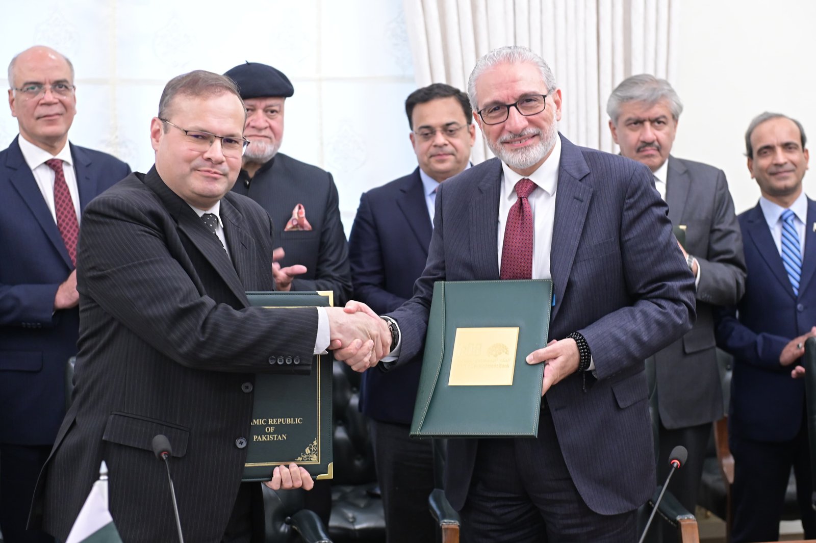 Pakistan, Islamic Development Bank Sign Three Agreements