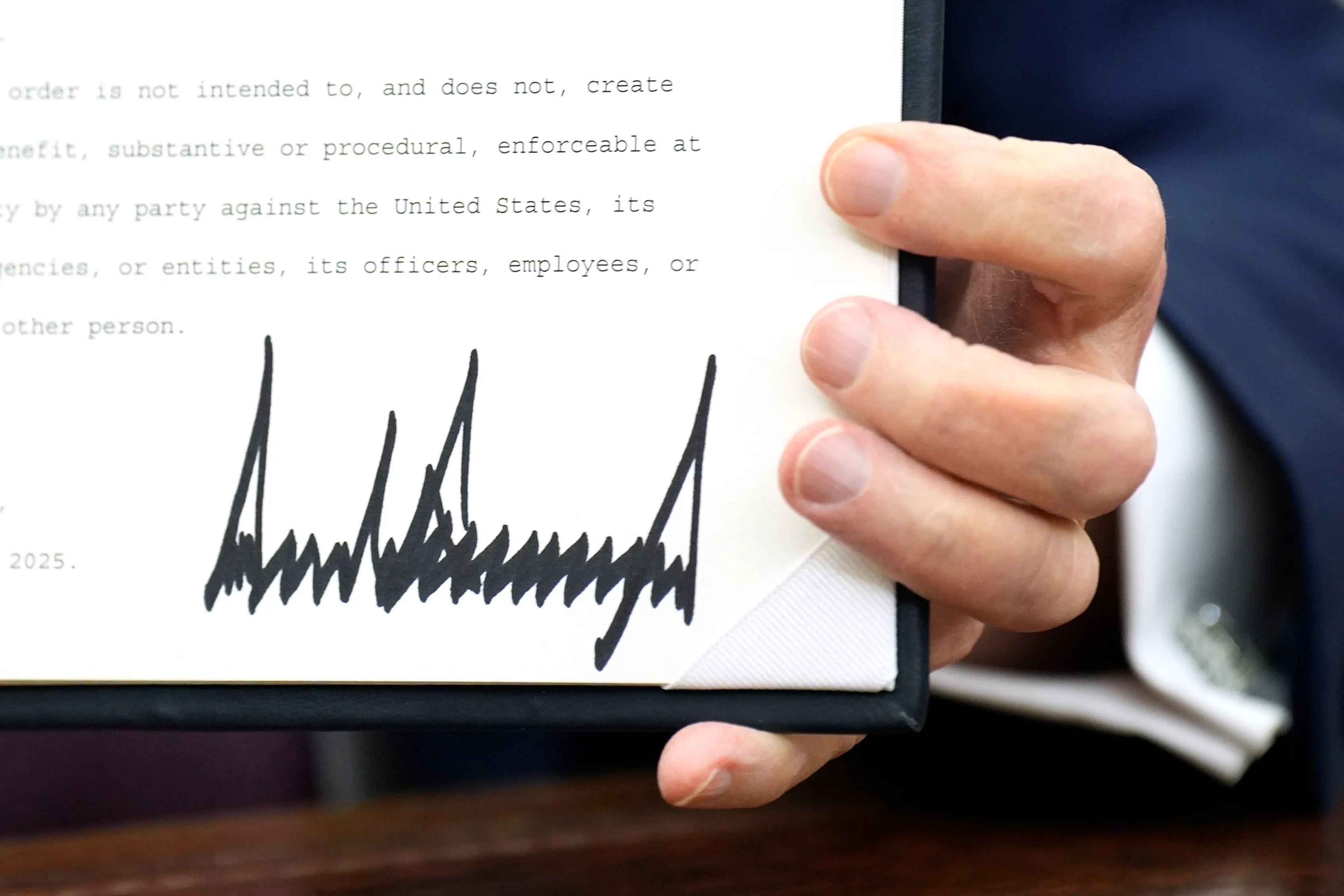 Trump Signature to Appear on US Currency, Ending 165-Year Tradition