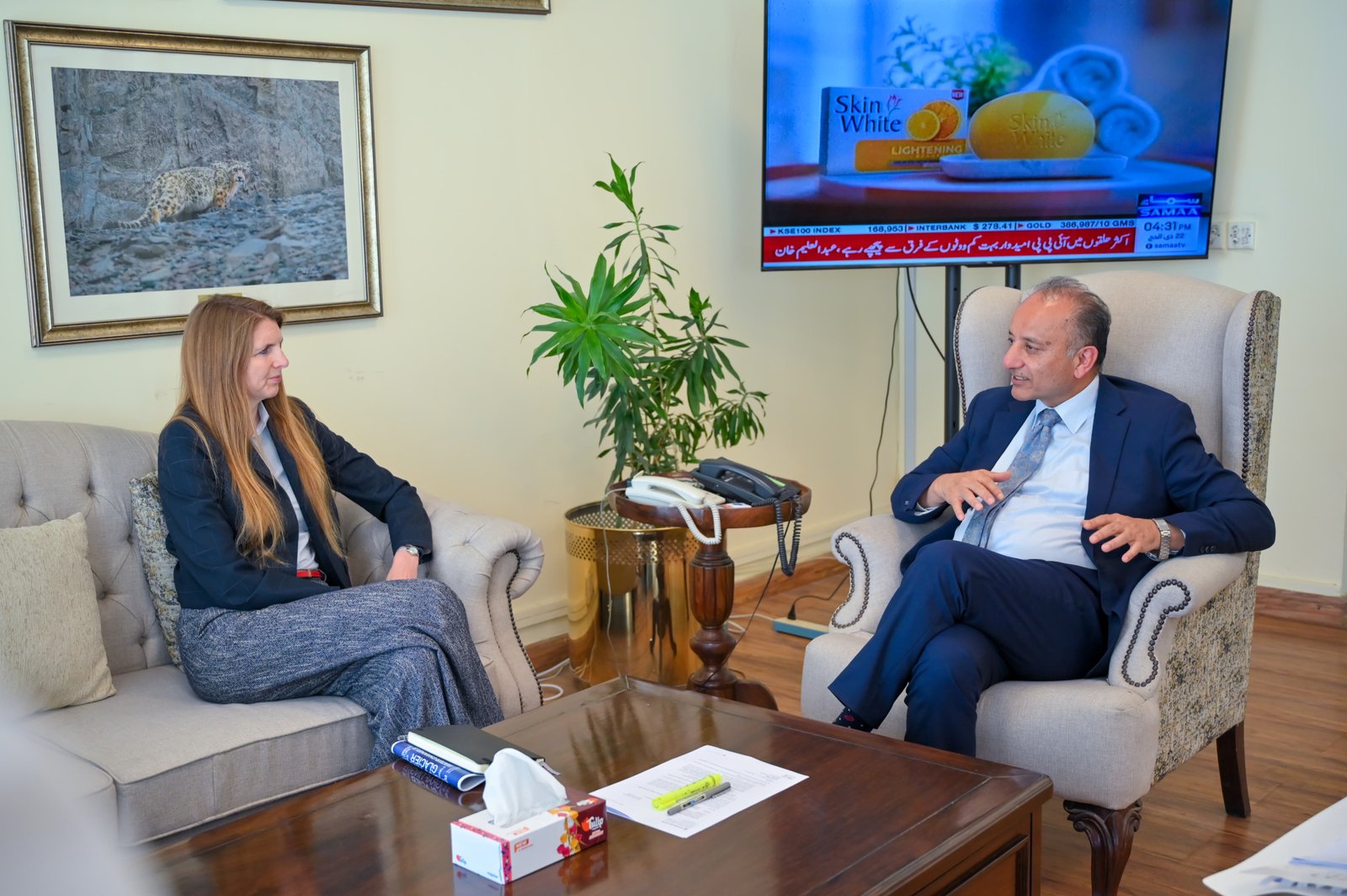 UK Envoy Meets Minister to Advance Green Cooperation